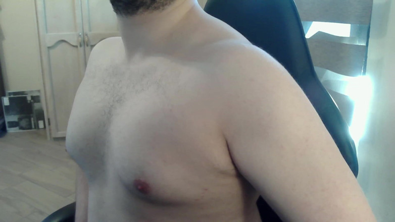 Himbo_Fox: Muskulöser hengst spielt mit seinen nippeln und muskeln