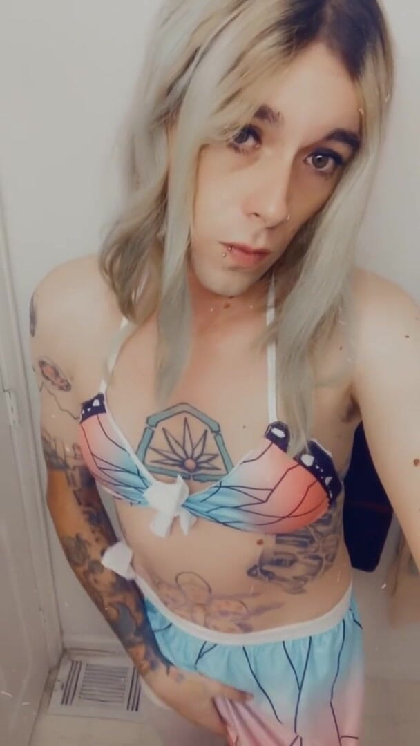 CarmenMelatonin: Salope sexy en maillot de bain