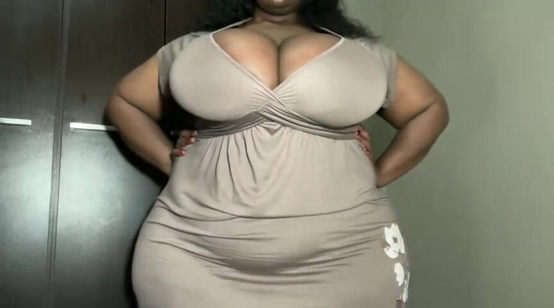 Legendary Booty Overdose: Gimiendo negra grandota complace ella misma en la cama