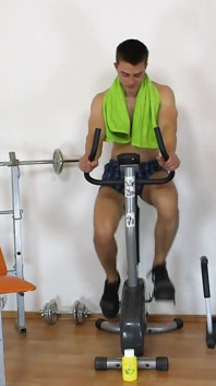 Mature Female Gym Instructor Gets Fucked by Her Client While He’s Working Out