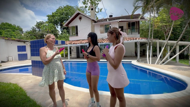 Pelaje mix: Our Stepmother Teaches Us How to Win the Squirt Contest...