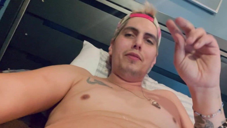 Andy snickerz: Big Cumshot Hung Hot Uncut Stud