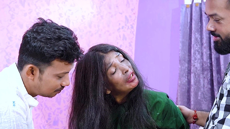 Indian porno creator: Verkliga indiska styvsystrar och man gör en gruppknull grov hårdhänt...