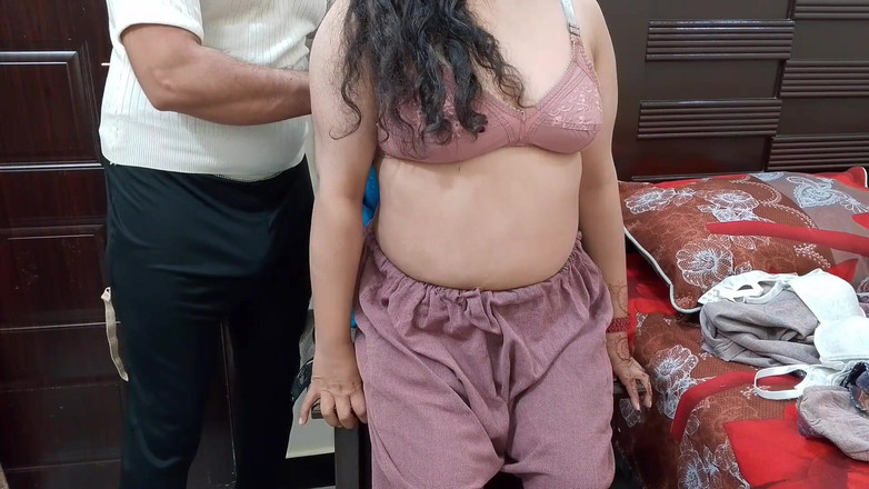 QueenbeautyQB: Desi indická bhabhi se úmyslně svlékla před prodejcem podprsenky