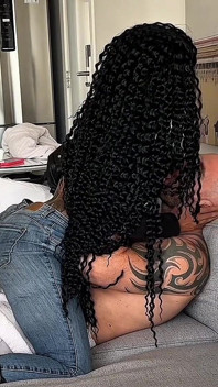 Îi place să facă sex dur după muncă - brunetă sexy tatuată gata de futai dur călărire inversă și pe la spate