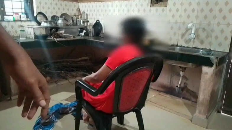 Skydreem1104: Malayali casal fazendo boquete na cozinha em casa