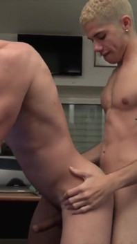 James Kamui wurde von jungem latino-twink roh gefickt