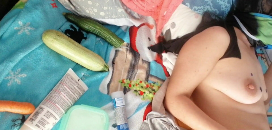 Amateur_MS: Amateur Wife Masturbates with Her Fingers in Her Pussy