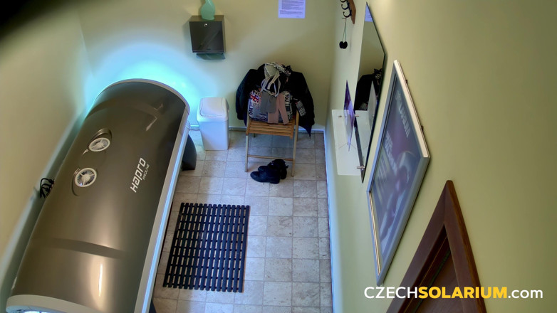 Czech Solarium: Czech Solarium 28: Brunette’s Pussy on Full Display