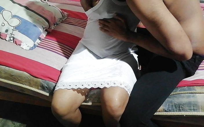 Sweety In Bed: भारतीय कैंपस गर्ल विचारों के साथ मेरे कमरे में आई और मेरे अंडकोष को अपनी में डाला