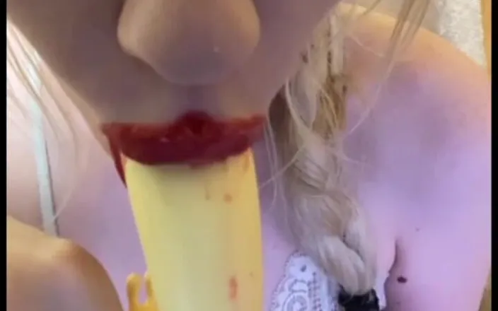 ElzaKom: Dildo Sucked Elza Cum