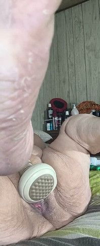 El coño más gordo y el vibrador más grande que puedas obtener por 20.00 dólares