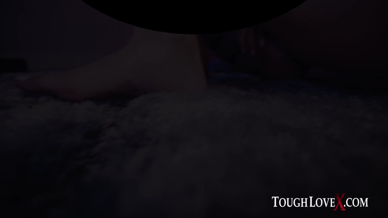 ToughLoveX: TOUGHLOVEX. Büyük memeli kızıl saçlı Skylar Snow ile üçüncü tekerlek