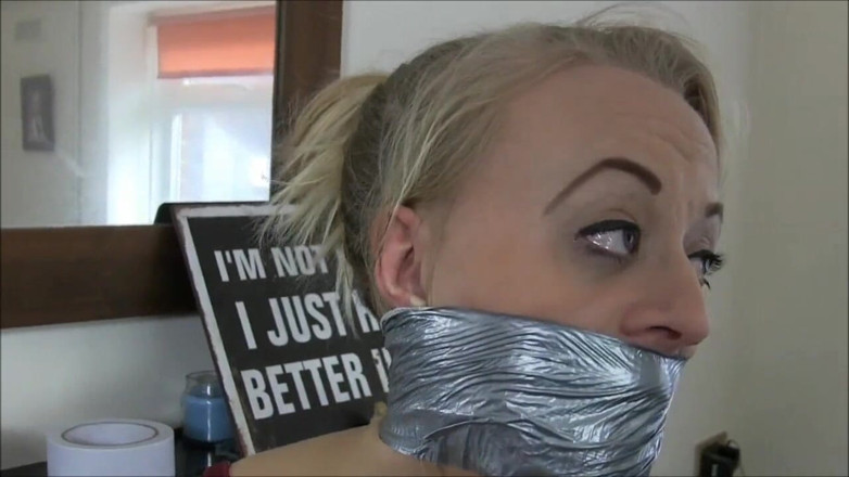 Selfgags classic: Carleyelle: кляпи призначені для того, щоб бути тугими!