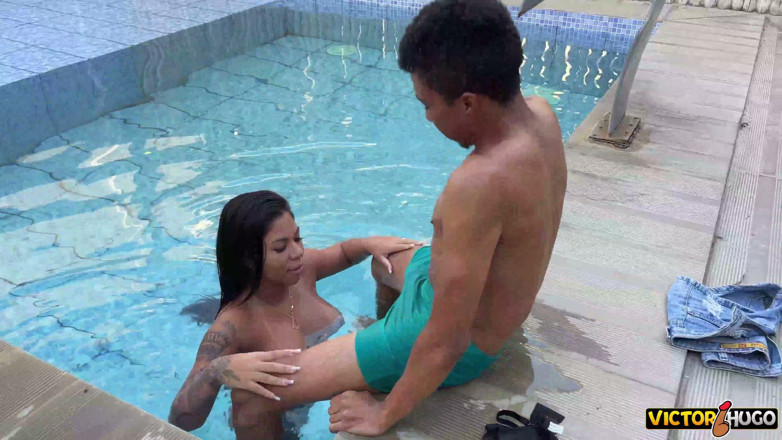 VictorHugo: Wanita menikah dengan seorang pria dengan kontol besar