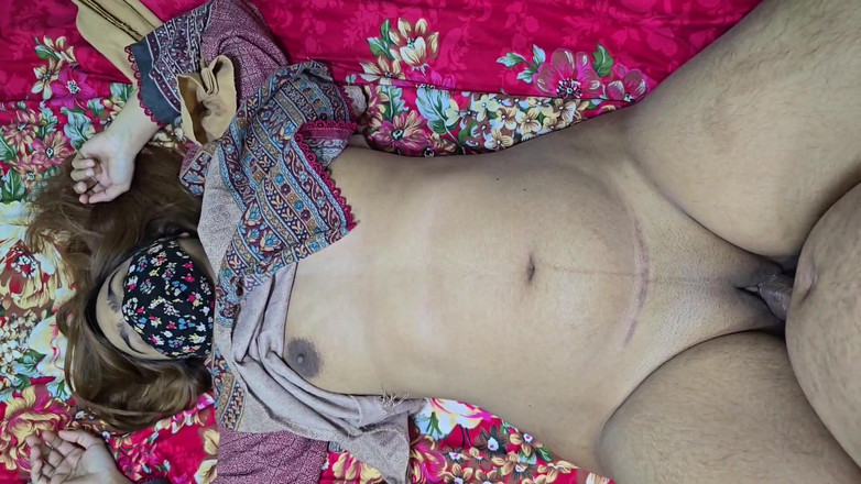 Faryal: Indyjski sąsiad ciocia ki Chut pe pani Nikala