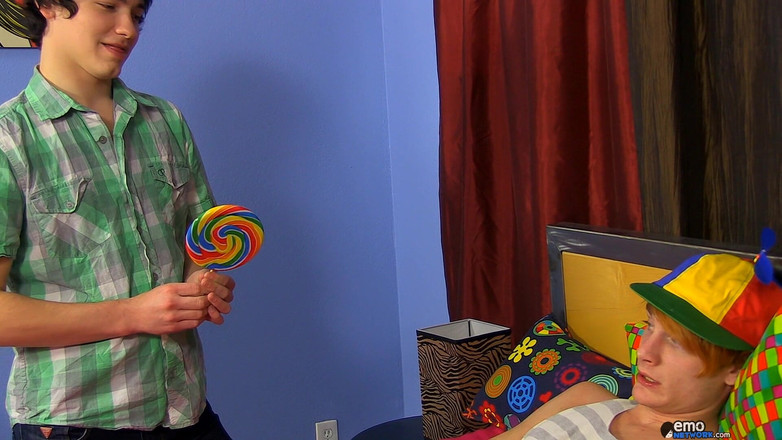 Homo Emo: Lezzetli büyük bir tanesiyle yakalandı!