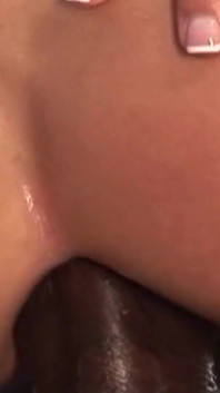 丰满女孩在户外被大黑屌干菊花