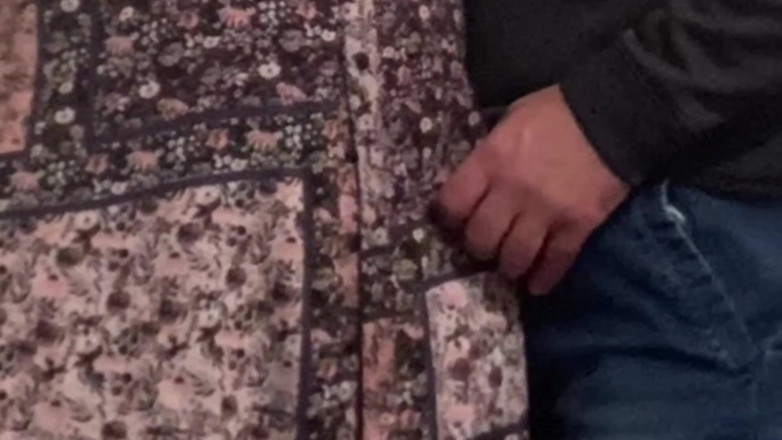 PriyaNaavya: Wauw!!! Vreemde kerel wrijft over mijn poesje in de trein