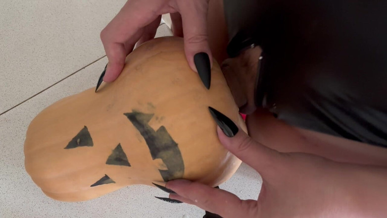 Vlada Brilliant: Felice Halloween Scopata Zucca