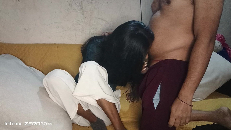 Truefuker: 年轻人在射了子弹后操了他儿子的儿媳妇。