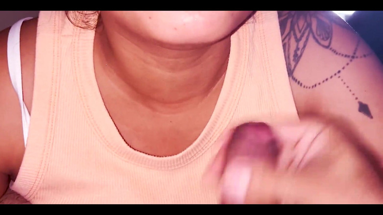 Susyzuperpete: सुंदर चेहरे वाली मेरी सौतेली बहन मुझे लंड चुसाई देती है