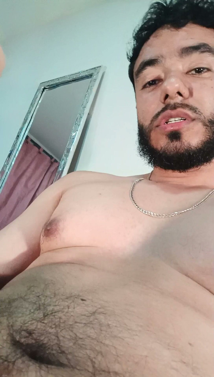 Tommhot: Латиноамериканський чувак пристрастився до витягування сперми, мастурбує і сквіртує