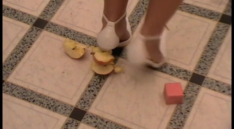 Femdom Austria: Crushing food
