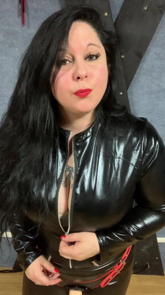 Maitresse Clara: Je T’ouvre Les Portes De Ce Donjon