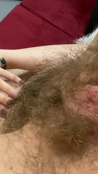 Tření velkého klitorisu, velké stydké pysky a chlupaté kundičky