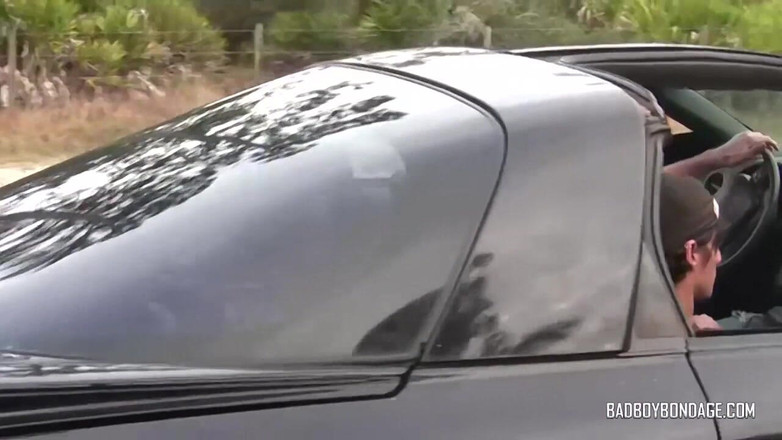 Bad boys bootcamp: Autostopistă drăguță în probleme