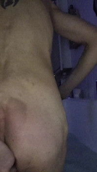Caresses, edging, jeu anal et éjaculation dans la baignoire