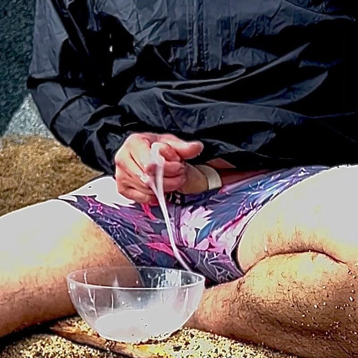 Hyperspermia: Ich Bin Am Strand Und Sammle Die Ganze Ejakulation in...