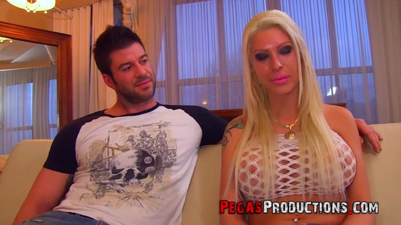 Pegas Productions: Adam ateşli sarışından ağzına büyük göğüsler alıyor