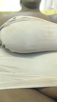 Mature BBW Teasing and Clapping Fat Booty