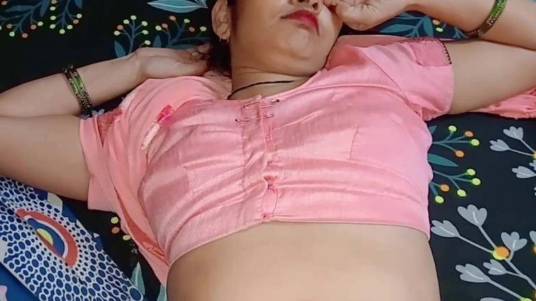 Village studio: नवविवाहित लड़की की गुलाबी चूत चाटना और चूसना