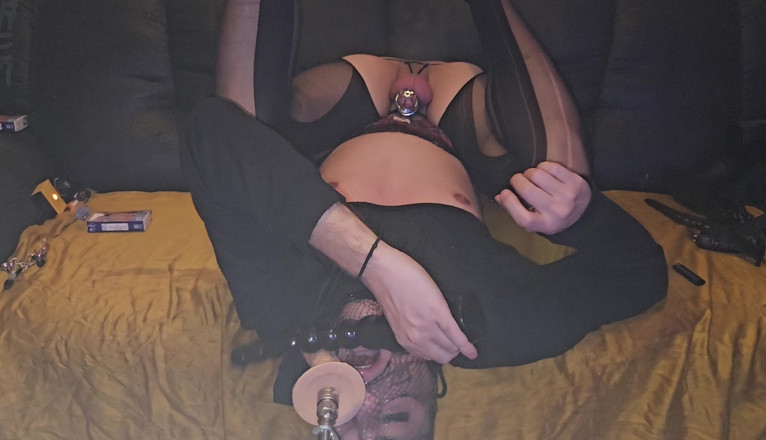 Bound_Sissy: Сіссі рабиня трахається в обличчя і мочиться