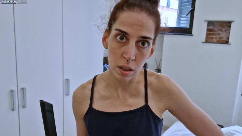 Fucktotum: La donna delle pulizieina in un hotel trova una coppia...