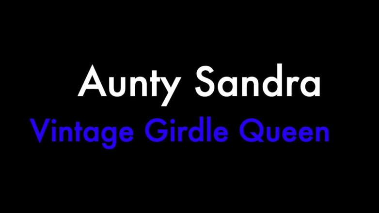 Aunty Sandra vintage girdle queen: Zia Sandra in Una Corsella Oc Molto Sexy
