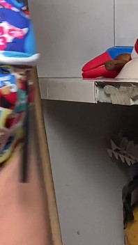 Follada En La Cocina a Cambio De Lavar Los Platos