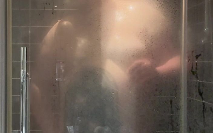 BigBearFrankfurt: Masturbation sous la douche