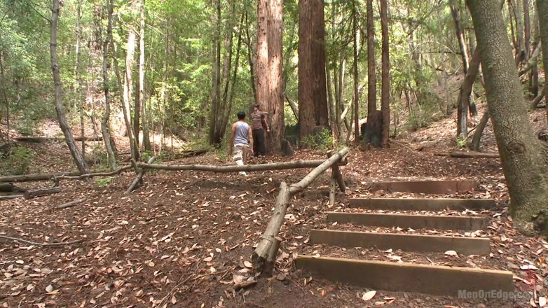 Men on Edge: Bi Stud terikat dan pinggung dalam forrest