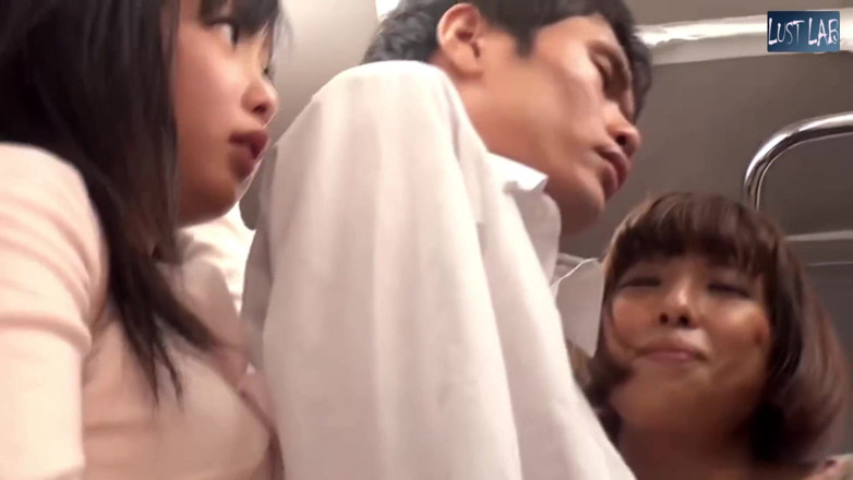 Lust lab: Crowded Bus Temptation - Dikelilingi Oleh Wanita Berkahwin Yang Menghidupkan Meja...