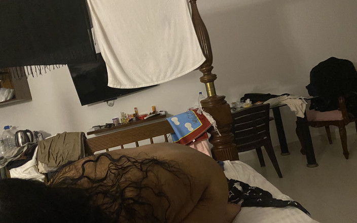 Arabicqueen: Gadis arab kulit putih toket besar dengan perlahan-lahan menekan toket...