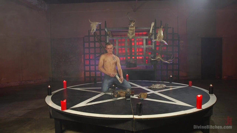 Divine Bitches by Kink: Smen iblis 2: perhitungan