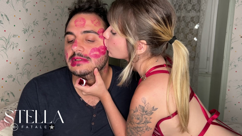 Stellafatale: Roter lippenstift, gesicht, der 2 Entdeckungsvideos markiert