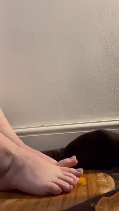 MeandMrs: Çıplak ayak ezme ve turuncu