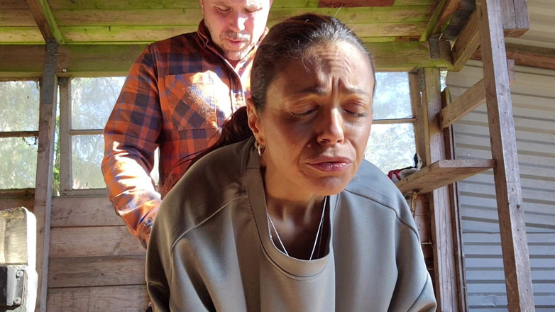 LoveAndRopes: Hete MILF Wordt Buiten Hard in Haar Kont Geneukt En...