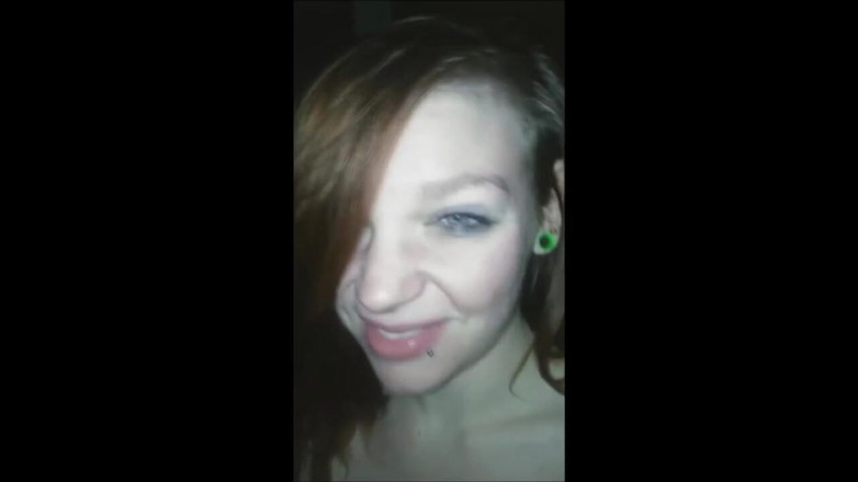 GamerGirlRoxy: Bir yıldan fazla yaşlı adamın penisini emen bir kızın derlemesi