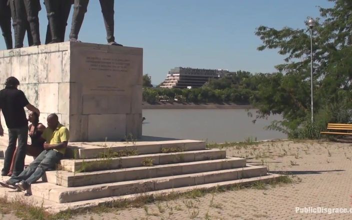 Public Disgrace by Kink: Futai în cur și supt de pulă în public!